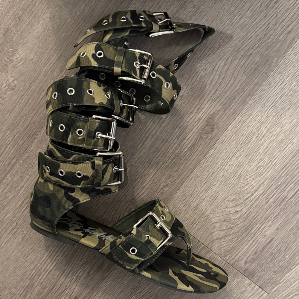 Viki Denim Belt Buckled Flat Sandals - Camouflage 🔥 Size 6 BRAND NEW ❣️ - Picture 14 of 16